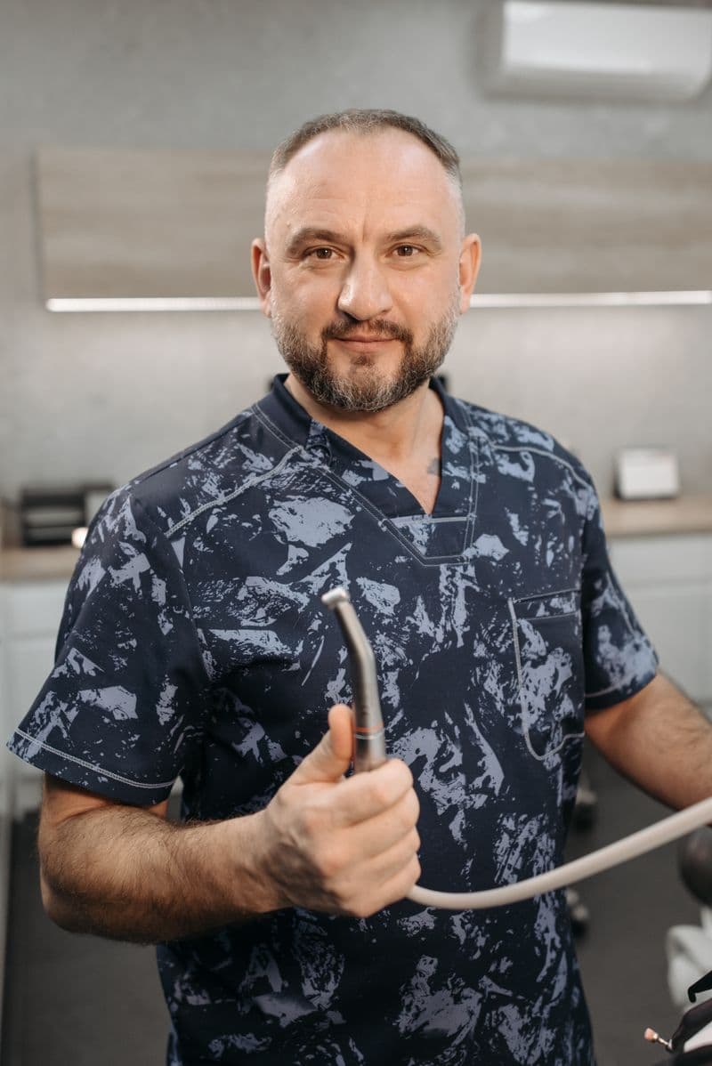 Portrait of Dr. Julian Reyes, DMD
